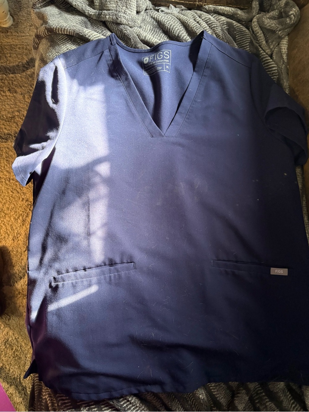 FIGS Technical Collection Navy Scrub Top XL V Neck 2 Pocket